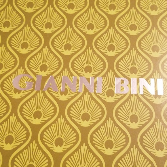 Shoes - Picture 1 of 4